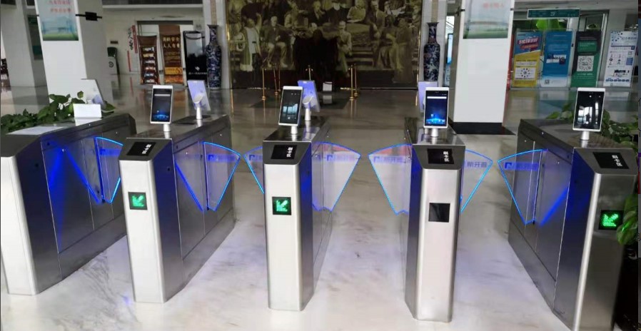 武昌理工学院新一卡通系统全面进入试运行